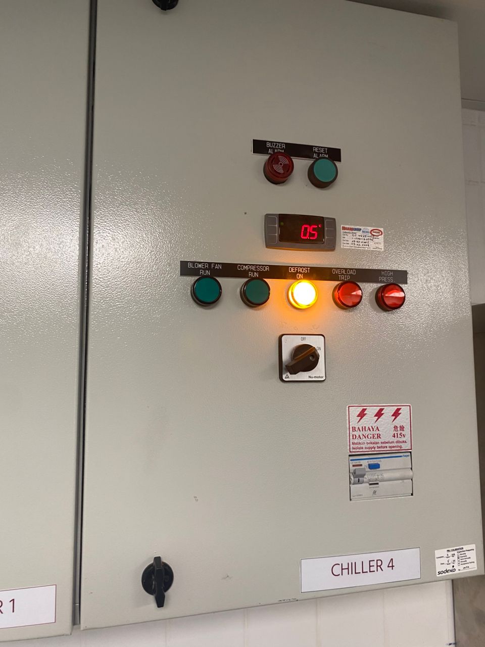 Chiller control panel showing temperature status